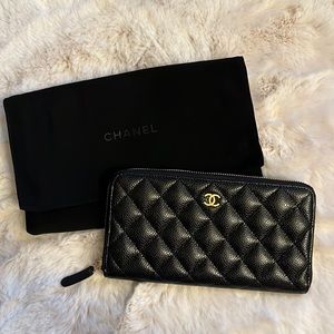 CHANEL Caviar Leather Long Zip Around Wallet (LIKE NEW)